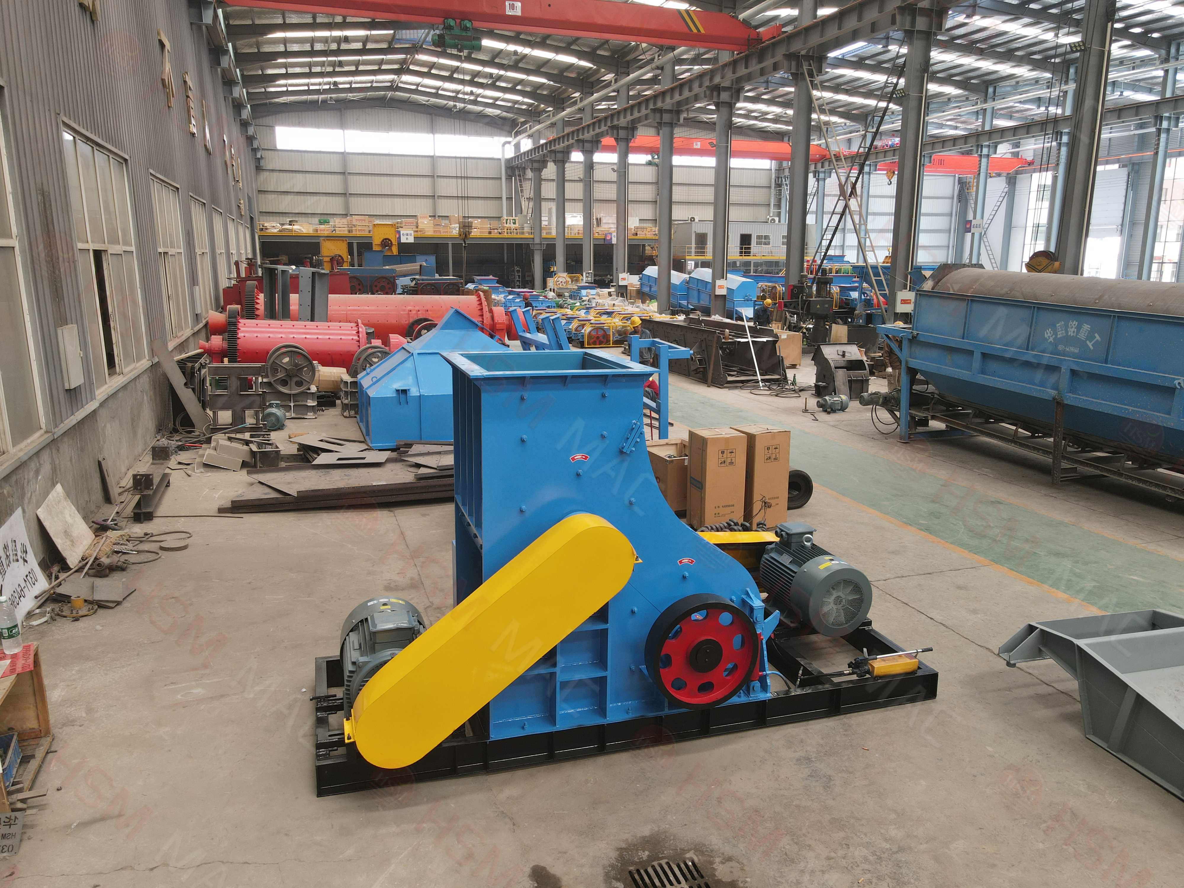 時產30噸小型濕料粉碎機多少錢一臺？